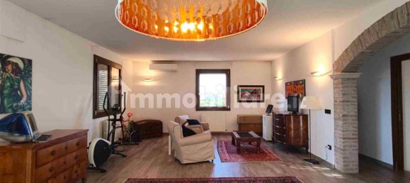 6 bedrooms Villa in Ferrara, Italy No. 207754 11