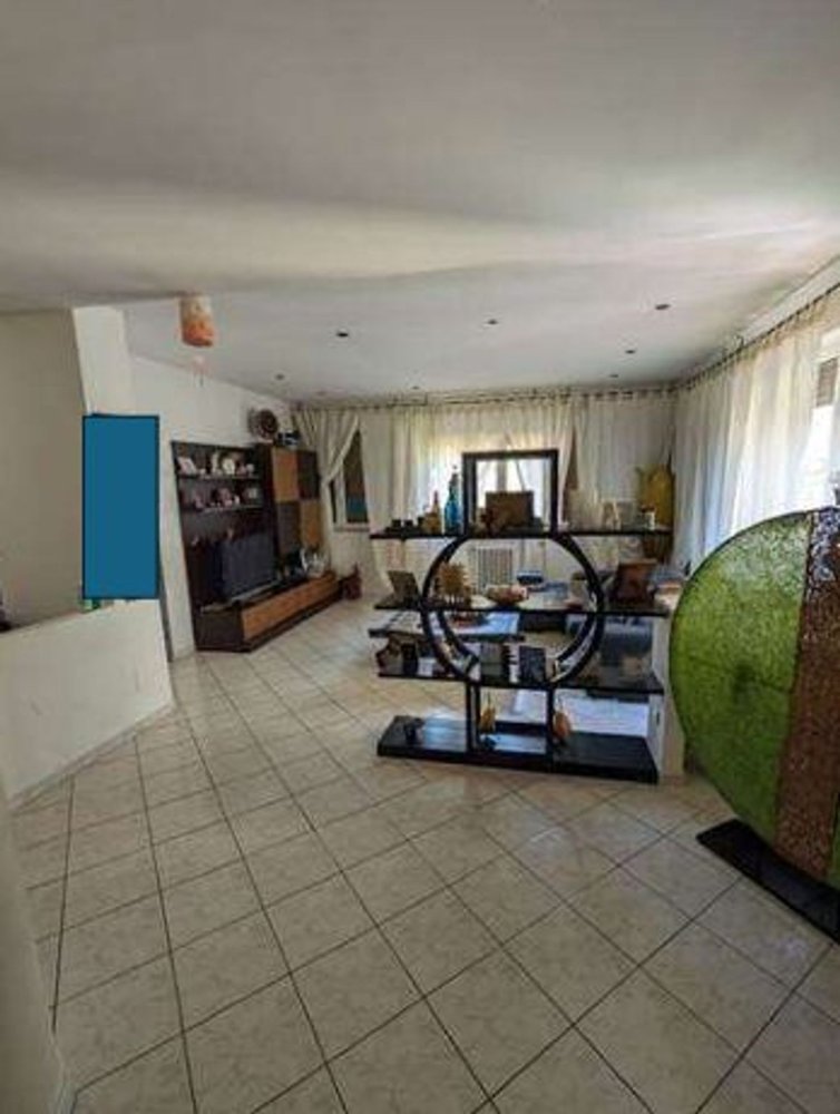 3غرفة شقة في Bovisio Masciago, Italy رقم 181673