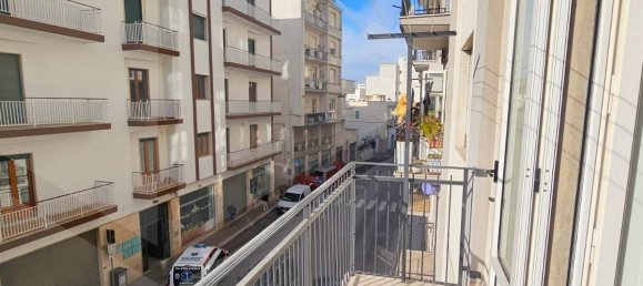 4 rooms Apartment in Locorotondo, Italy No. 24876 6