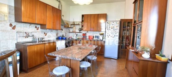 4 bedrooms Villa in Fidenza, Italy No. 357701 2