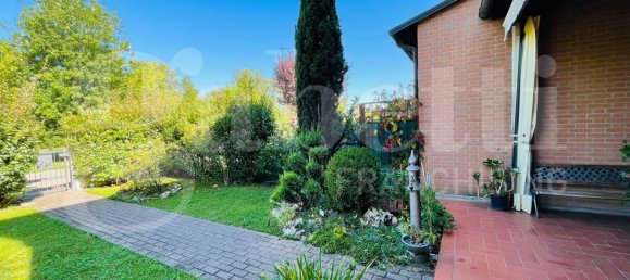 3 bedrooms House in Valsamoggia, Italy No. 325838 4