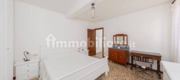 4 bedrooms Apartment in Venice, Italy No. 220671 2
