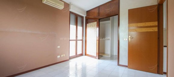 3-Zimmer Wohnung in Novara, Italy, Nr. 18702 16