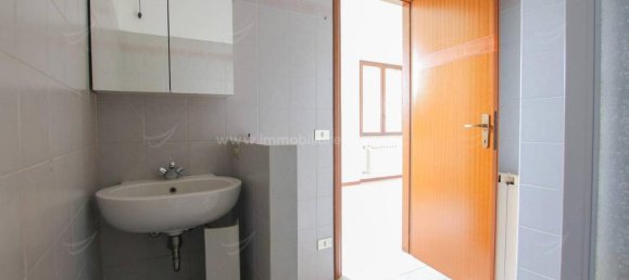 3-Zimmer Wohnung in Novara, Italy, Nr. 18702 12