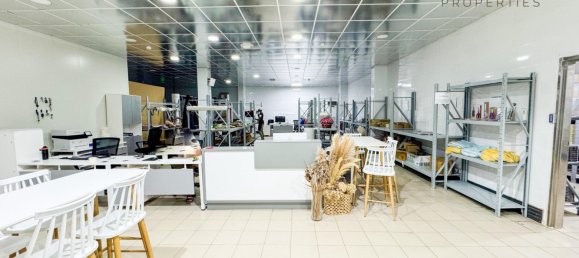 1393.5m² Warehouse in Al Quoz, UAE No. 54804 3
