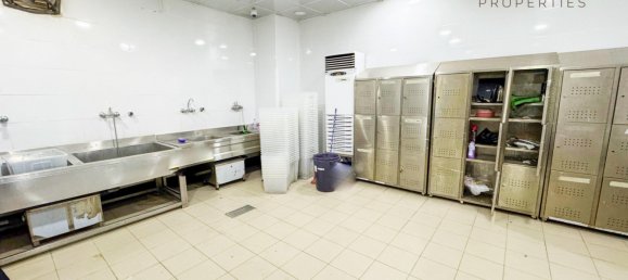 1393.5m² Warehouse in Al Quoz, UAE No. 54804 2