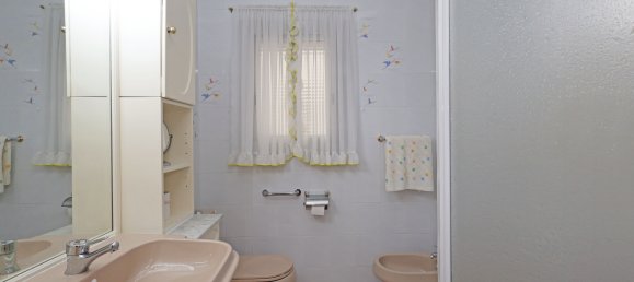 4 bedrooms Apartment in Sant Feliu de Llobregat, Spain No. 172630 3