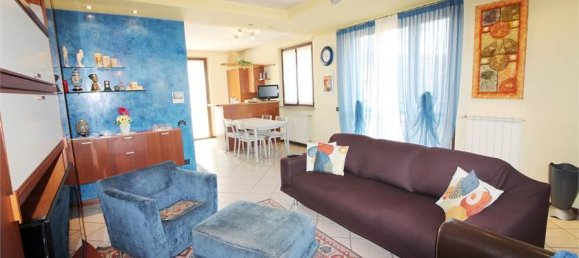 3 bedrooms Villa in Dalmine, Italy No. 54797 6