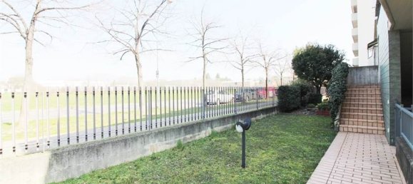 3 bedrooms Villa in Dalmine, Italy No. 54797 4