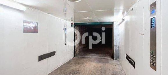 Parkplatz in Paris, France, Nr. 136431 7