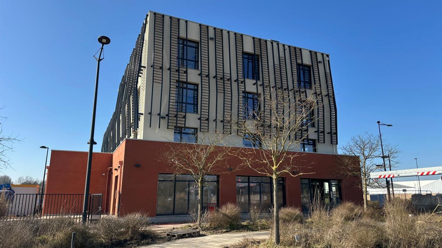 Escritório em Famars, France 245 m² N.º 61054