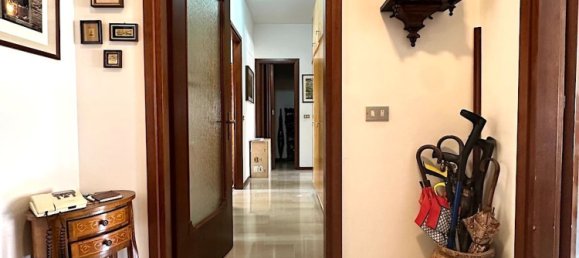 3 bedrooms Apartment in Udine, Italy No. 316024 4