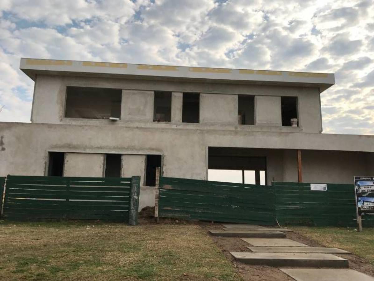 3 bedrooms House in Tigre, Argentina No. 8933