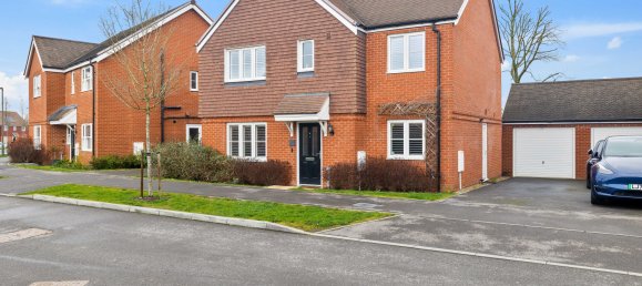 5 bedrooms House in Horley, United Kingdom No. 1055 2