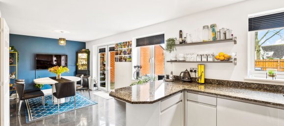 5 bedrooms House in Horley, United Kingdom No. 1055 3