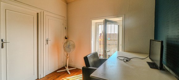 80m² Commercial property in Limay, France No. 128748 8