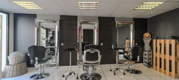 80m² Commercial property in Limay, France No. 128748 4