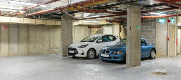  Garage in Kings Cross, United Kingdom No. 11132 3