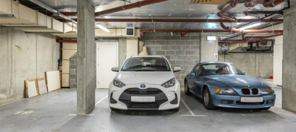  Garage in Kings Cross, United Kingdom No. 11132 5