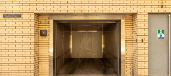  Garage in Kings Cross, United Kingdom No. 11132 2