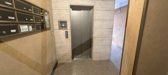 Apartamento de 5 habitaciónes en Bari, Italy No. 29102 4