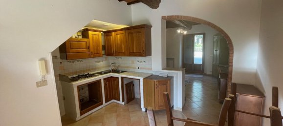 4 rooms House in Colle di Val d'Elsa, Italy No. 378509 2