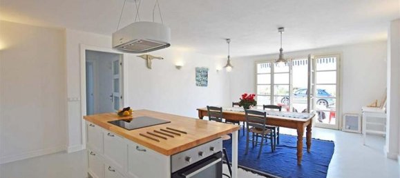 5 bedrooms Villa in Sanremo, Italy No. 99 2