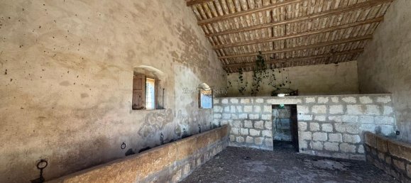 Дом с 4 комнатами в Модика, Италия № 236482 33