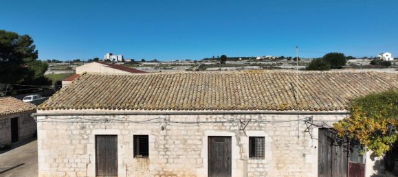 Дом с 4 комнатами в Модика, Италия № 236482 4