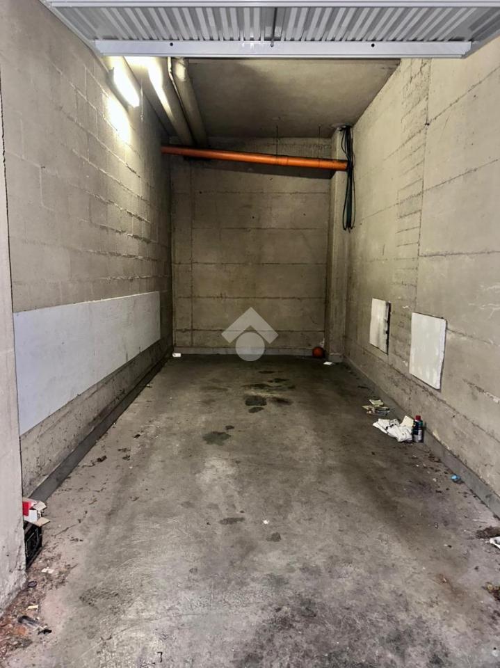 1 room Garage in Milan, Italy No. 246436