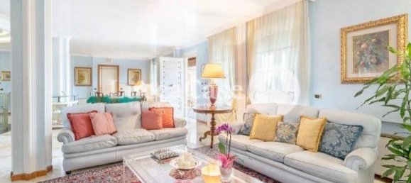 Villa de 10 dormitorios en Montecarlo, Italy No. 51017 13