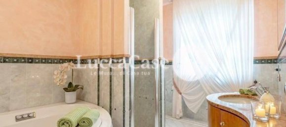 Villa de 10 dormitorios en Montecarlo, Italy No. 51017 22