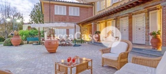 Villa de 10 dormitorios en Montecarlo, Italy No. 51017 15