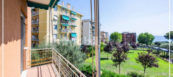 3 bedrooms Apartment in Genoa, Italy No. 352419 4