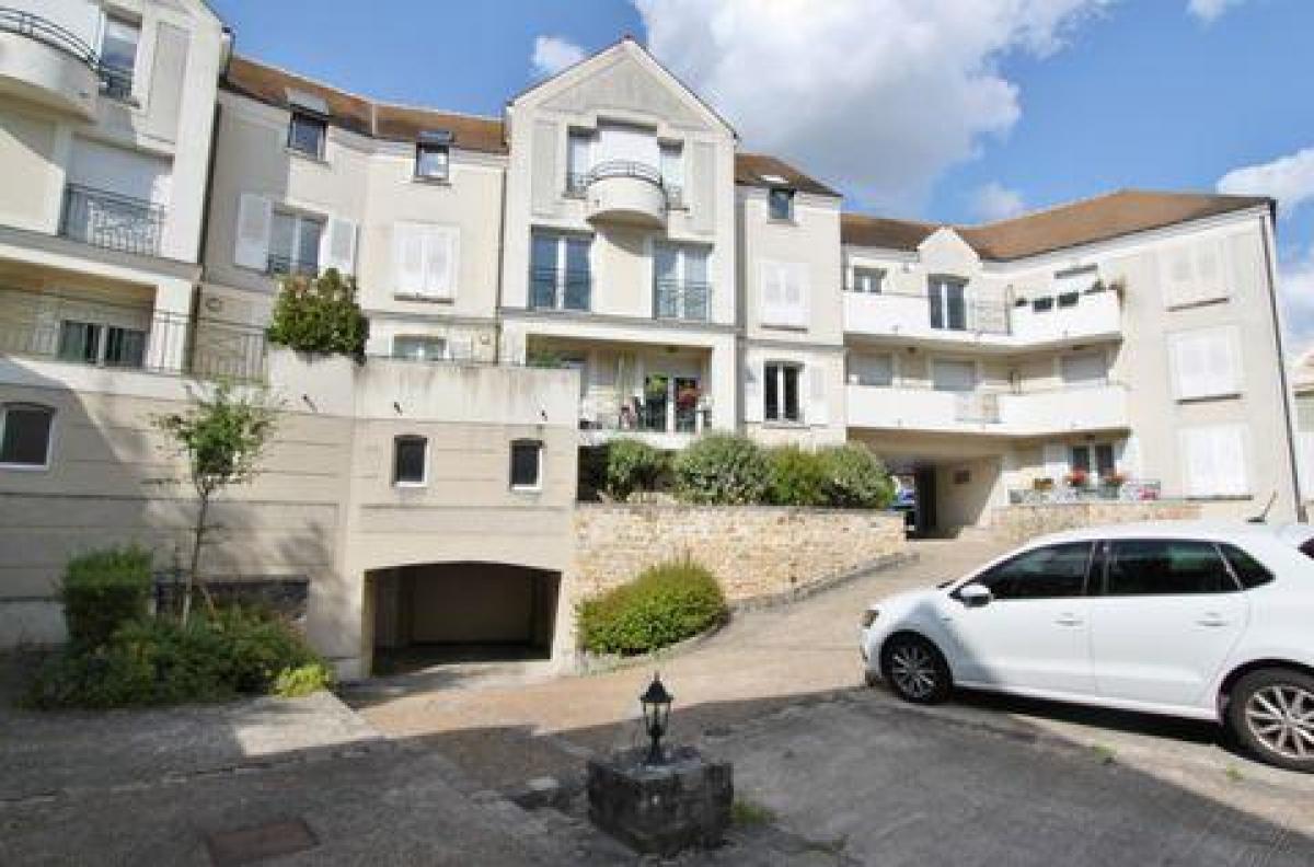 2 bedrooms Condo in Chevreuse, France No. 16076