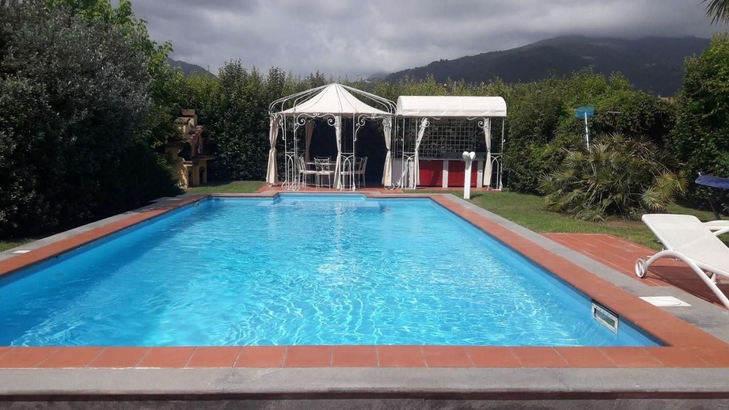 17 rooms Villa in Massa, Italy No. 135428