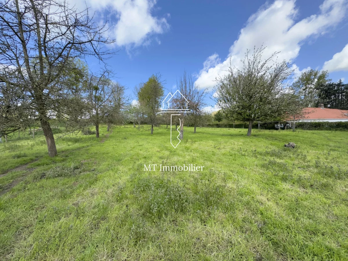 Земельный участок 3687м² в Амбри, Франция № 73822