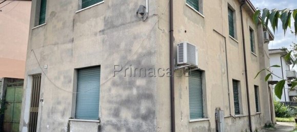 6 rooms House in Villafranca di Verona, Italy No. 271154 4