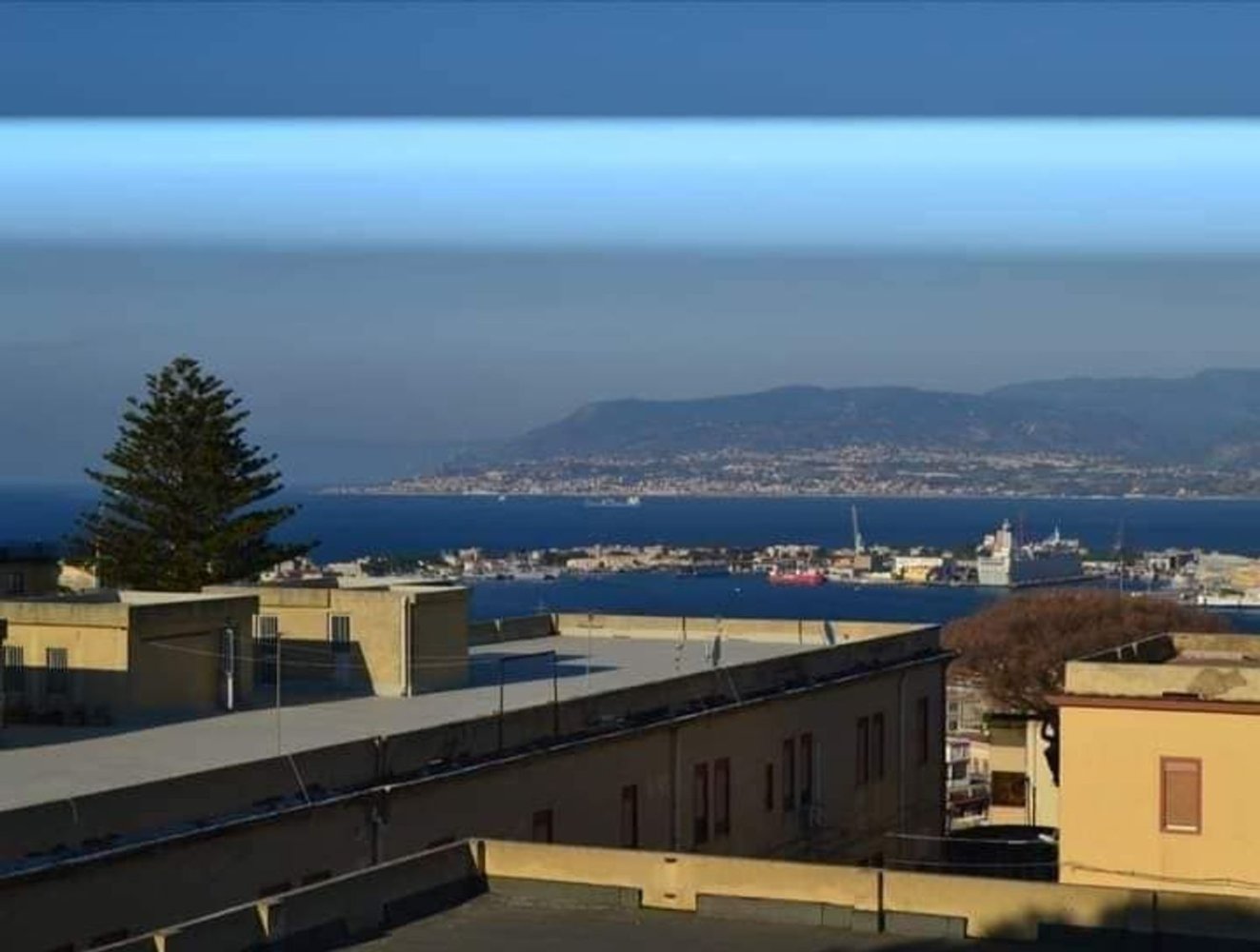 Casa de 6 habitaciónes en Messina, Italy No. 84553