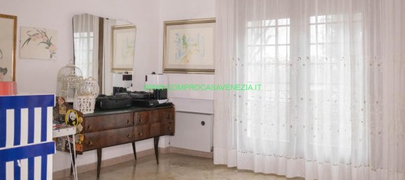 Villa de 5 habitaciónes en Quarto d'Altino, Italy No. 14944 15