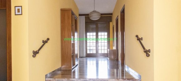 Villa de 5 habitaciónes en Quarto d'Altino, Italy No. 14944 10