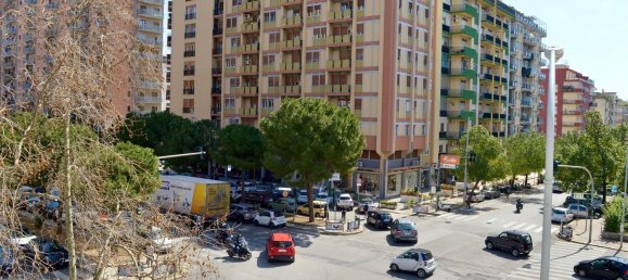 5 rooms Apartment in Palermo, Italy No. 45883 3