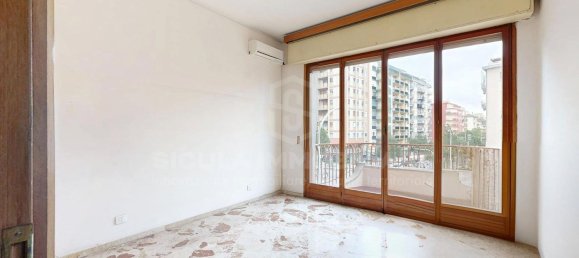 5 rooms Apartment in Palermo, Italy No. 45883 12