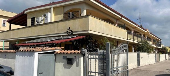 3 rooms Apartment in Pomezia, Italy No. 36022 2