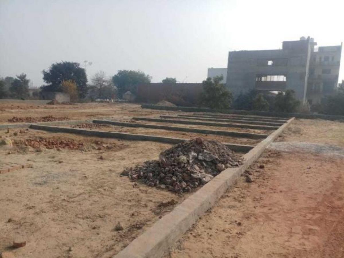 Земельный участок в Нойда, Индия № 66233