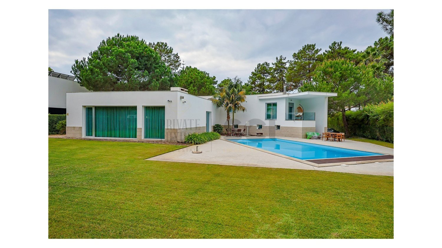 5 bedrooms Villa in Almada, Portugal No. 221414