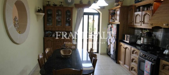 3 bedrooms Maisonette in Marsaxlokk, Malta No. 2234 3