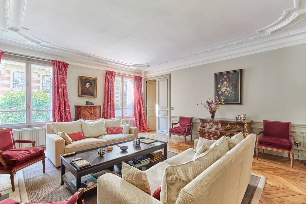 Apartamento de 2 dormitorios en Paris, France No. 180959