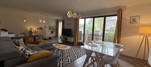 Casa de 3 dormitorios en Nimes, France No. 355683 2