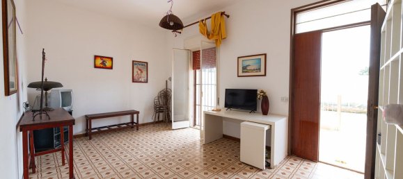 5 rooms House in Vittoria, Italy No. 44242 9